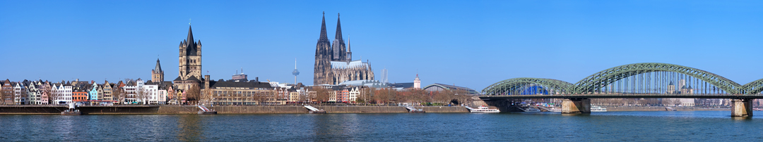 Skyline der Stadt Köln mit Blick vom Rhein auf den Kölner Dom